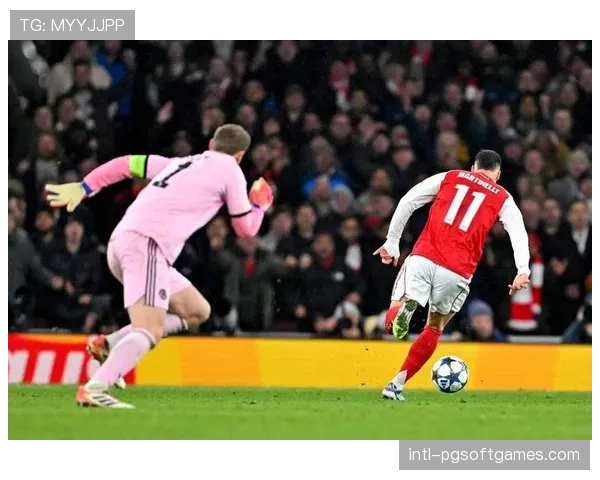 终场哨响，诺伊尔安慰失点的穆夏拉，拜仁止步十六强